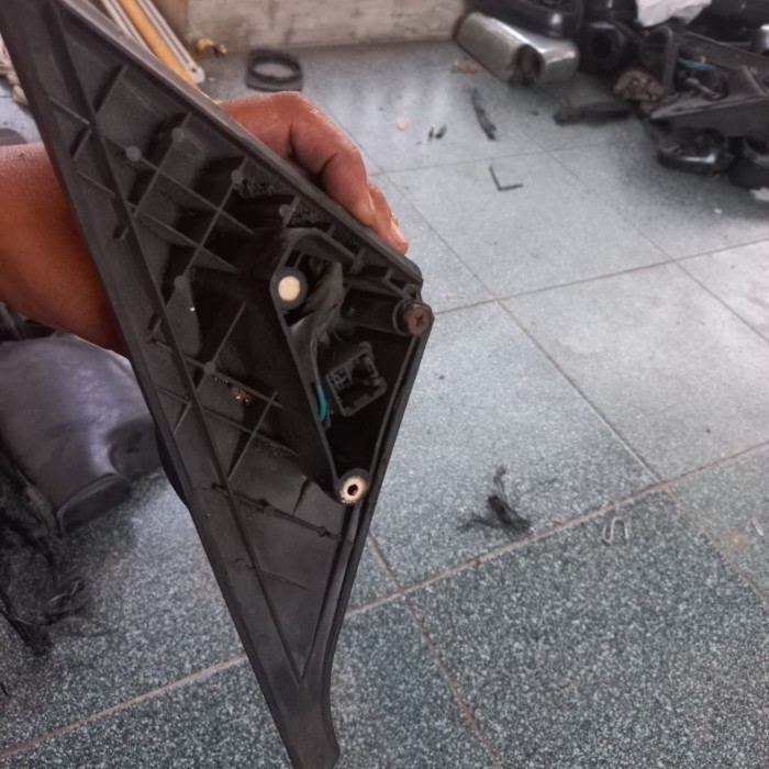 dudukan spion hyundai avega original