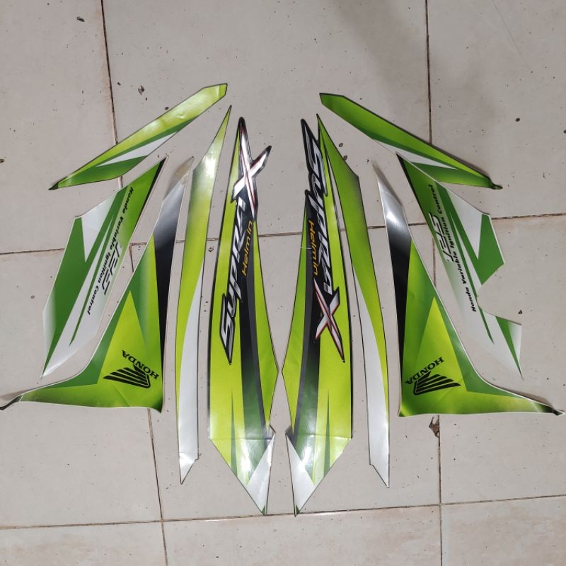 STRIPING LISTBODY STIKER POLET HONDA SUPRA X 125 HELM IN 2011 HITAM HIJAU