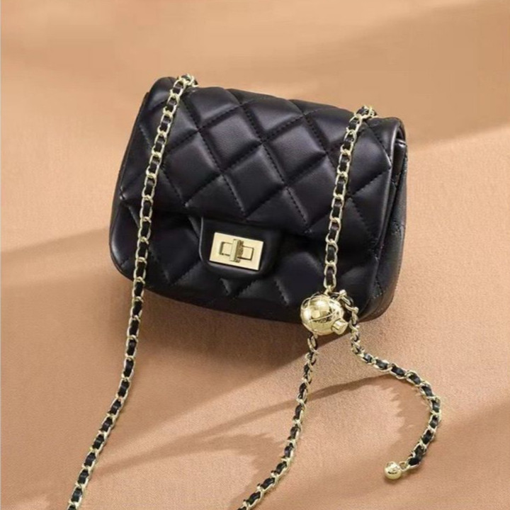 Tas Selempang Wanita  Kombinasi  Tali Rantai Warna Hitam Putih