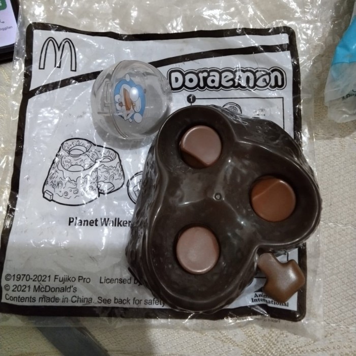 KY562 Planet Walker Doraemon Happy Meal MC Donalds 2021 Open Segel