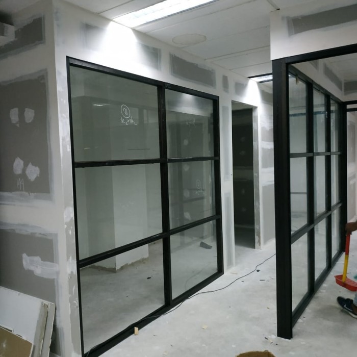 Partisi Pembatas Ruangan Aluminium Kaca