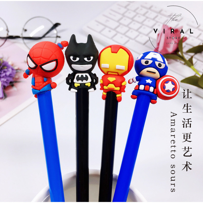 

THE VIRAL STORE PENA BOLPEN GEL TINTA HITAM KARAKTER AVENGERS SUPERHERO PAHLAWAN TERMURAH READY GROSIR COD