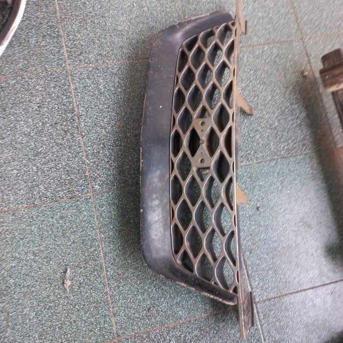 Grill Nissan Xtrail T30