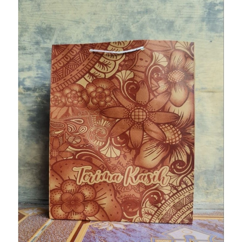 

BAYAR DI TEMPAT !!! 50 PCS TAS KERTAS / TAS SOUVENIR / PAPERBAG MOTIF BATIK UKUAN 27 × 21 ×6 { USAHA-KECIL }