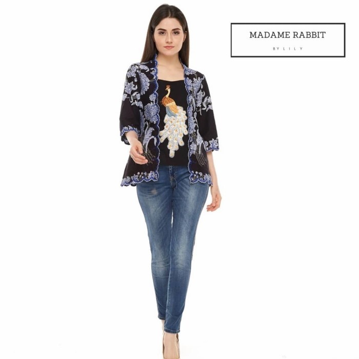 

Kebaya Batik Madame Rabbit Opal Peacock Hitam Bordir Handmade Rapi - M