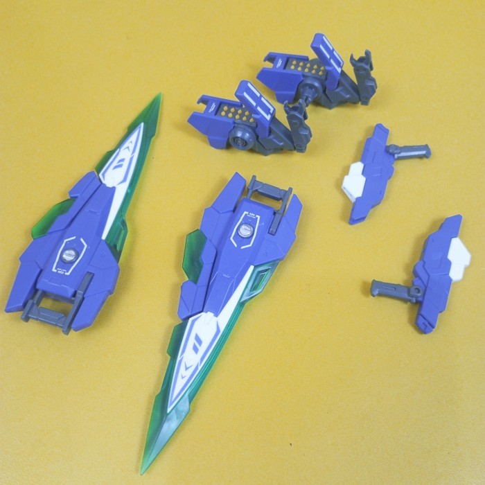 MG 1/100 GUNDAM SEVEN SWORD MJH GN PISTOL GN LEG SHIELD ACC