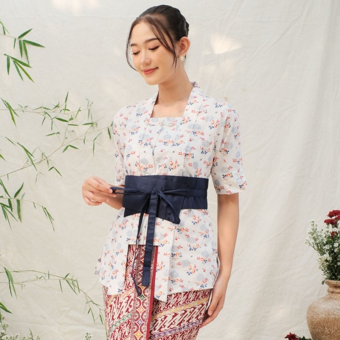 

✨LARIS✨ -Kebaya kutubaru luna lengan pendek meradelima katun poplin putih - S