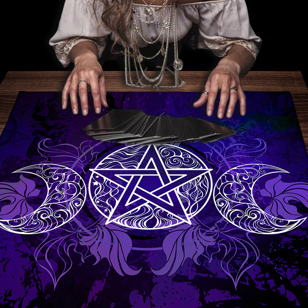 Tarot Card Mat Purple Triple Moon Tarot Tablecloth Goddess Design Witch Altar Cloth Divination Tarot