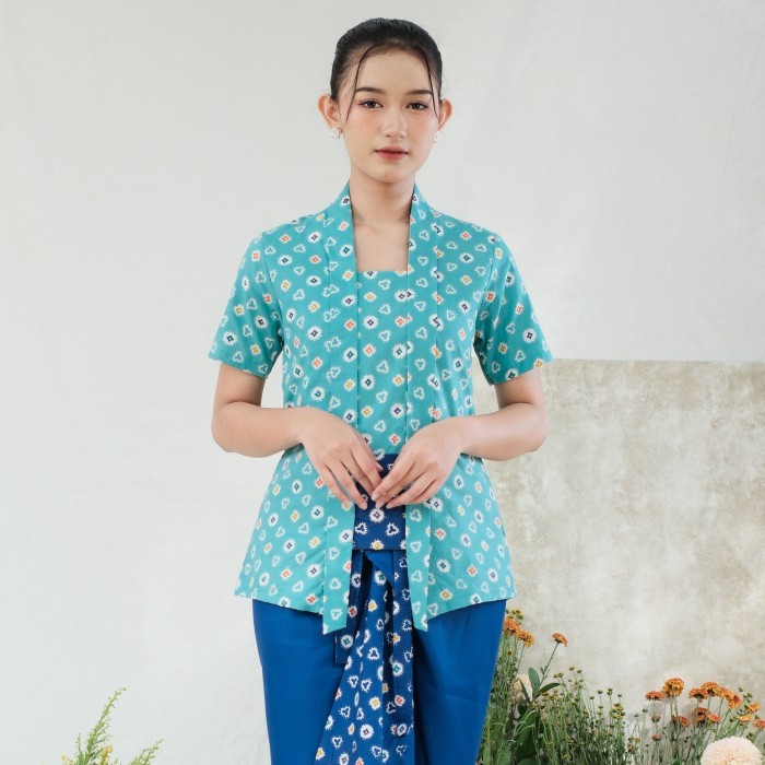 

Kebaya Batik Jumputan Lengan Pendek Meradelima Katun Tosca - M