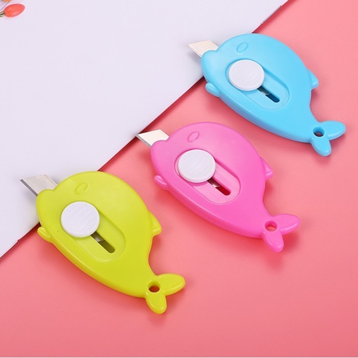 

Hand Cutter Mini Karakter Ikan Paus Dolphin Whale Pisau Pemotong Kertas Travel Size Portable Kartun Untuk Alat Tulis ATK dokumen Paket Online [INT]