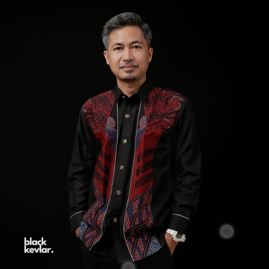 MURAH / BATIK PREMIUM KERTABUMI - BLACK KEVLAR Batik Pria Lengan Panjang, Modern, Elegan dan Keren