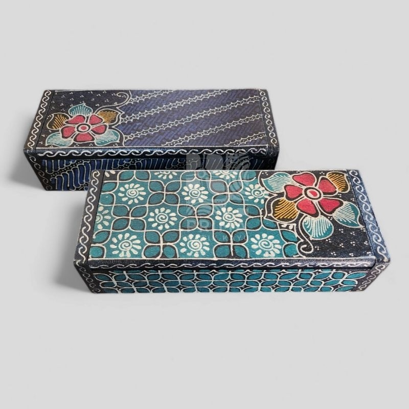 

Doskrib Besar | Kotak Batik Kayu | Batik Kayu Storage | Tempat Pensil Kayy