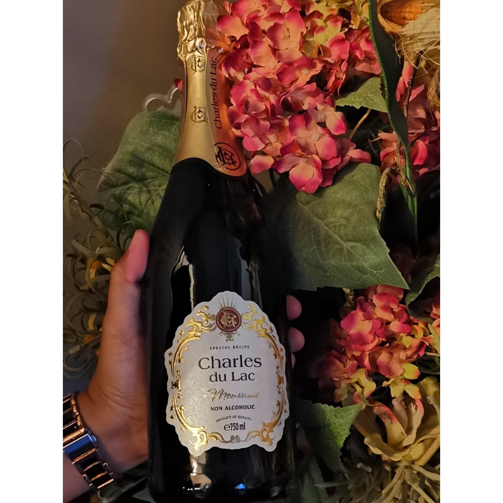 

Sparkling Red Grape Juice / Juice Anggur/Charles Du Lac