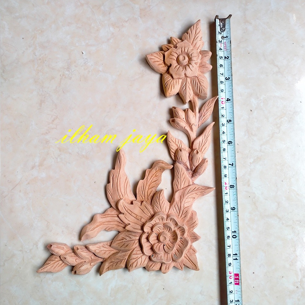 ornamen kayu ukir jepara siku sudut besar ukuran 30x20cm motif bunga NCH 002