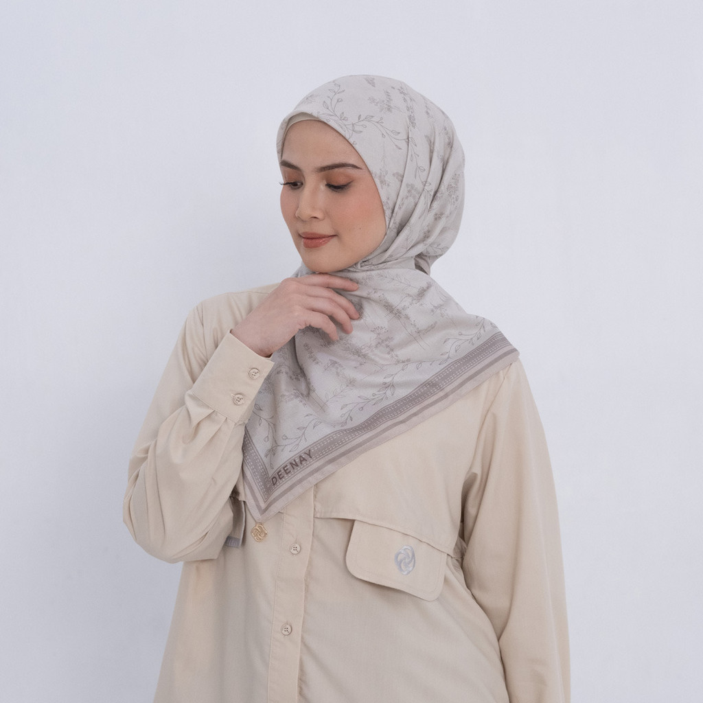Hijab Motif Segi Empat Deenay Orien Series
