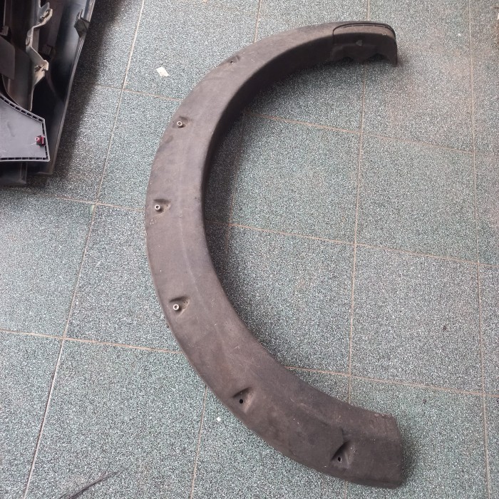 Over fender depan pajero lama model baut