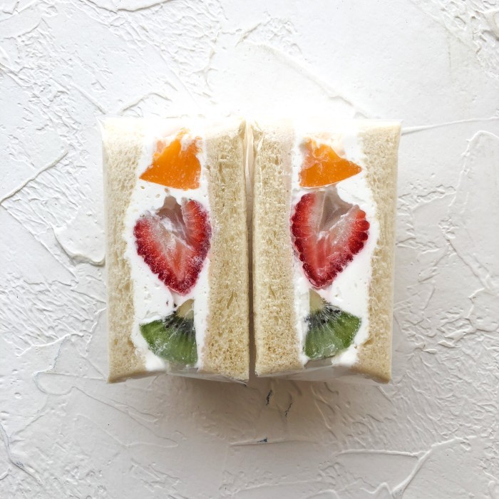 

✨TERLARIS -Premium Japanese Fruit Sandwich Sando Fresh Ingredients - Mix Fruit