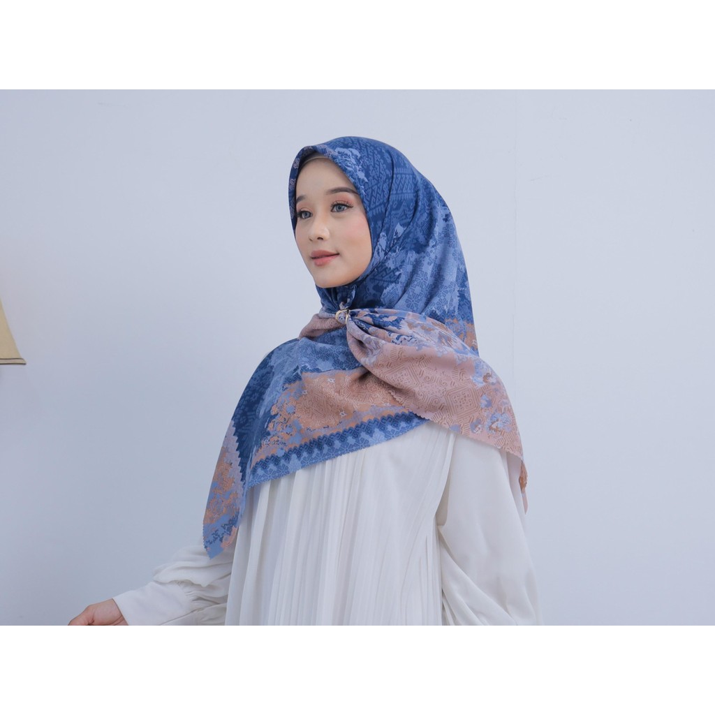 Delmoon Hijab Voal Motif Premium RS-102382 Navy - Jilbab Segi Empat Motif Printing Elegan & Adem