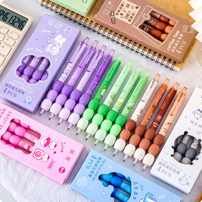 

⭐JOJU⭐ PENA GEL MEKANIK 1 SET ISI 4 PCS MOTIF KARTUN WARNA WARNI CEPAT KERING DENGAN BANTALAN BULAT NYAMAN / VIBRANT CARTOON GEL PEN SET / FAST DRYING AND COMFORTABLE ROUND GRIP