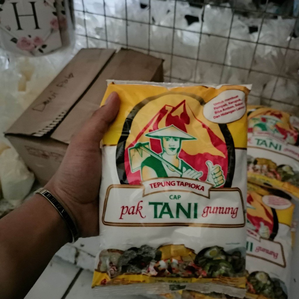 

tepung tapioka cap pak tani gunung, siap pakai untuk segala kebutuhan memasak anda tersedia dengan kemasan 500 gram per satu pemkbelian