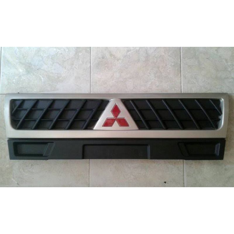 Grill Depan Tengah / Front Grill L300 Diesel New Tahun 2007-2022 Model Original Merk EMGI (Warna Mer