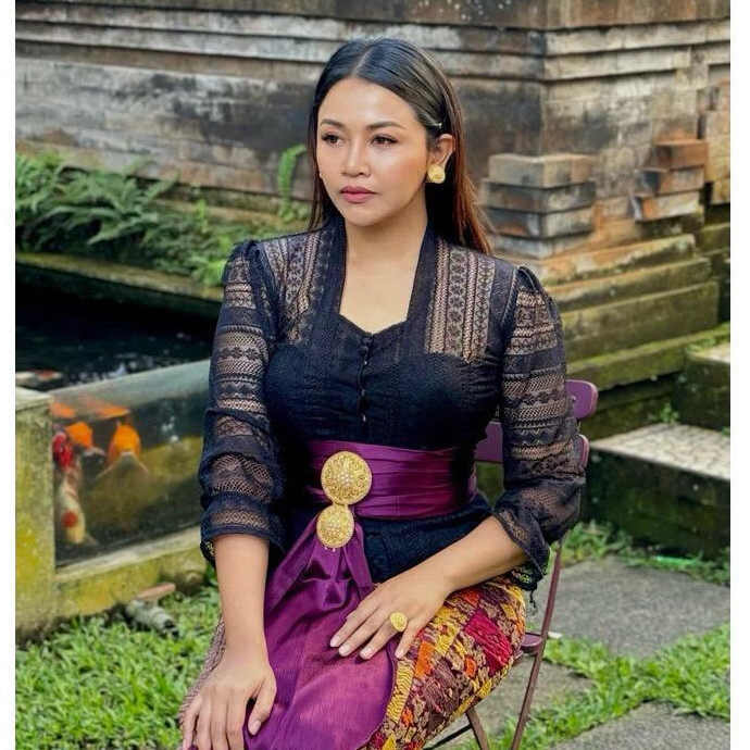Baju Kebaya Brokat Malika Bet Pecah Lengan Lonceng Bali Wisuda Modern Murah Warna Hitam Putih Black 