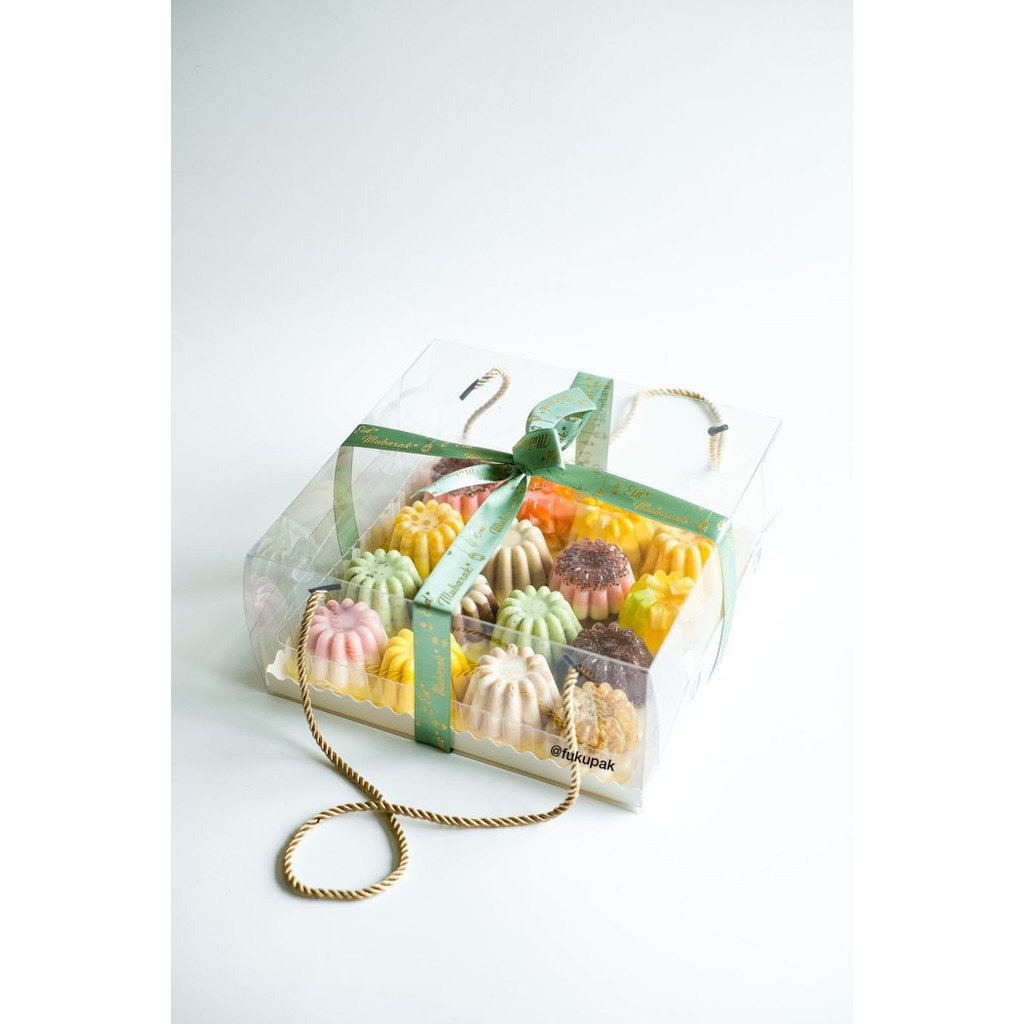 

Box Mika Tali 26x26 (20 pcs) Kotak Hantaran Hamper Cake Tumpeng - Putih Tali Gold