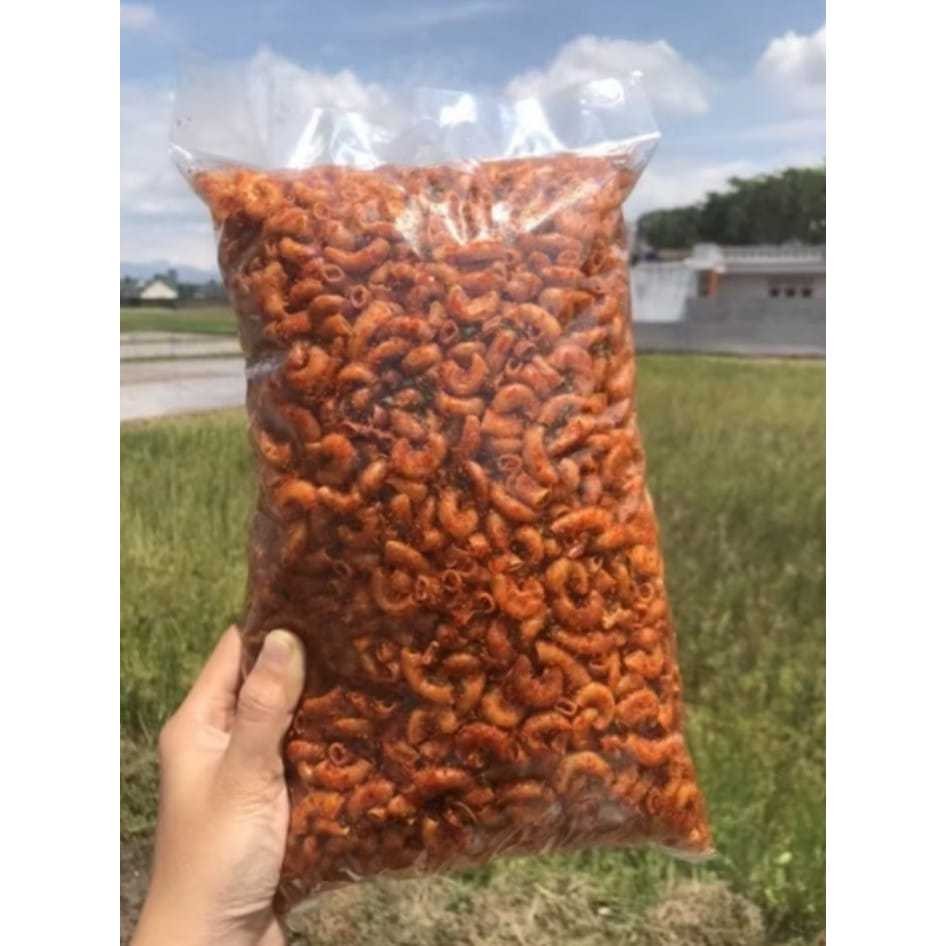 

seblak makaroni kriuk pedas daun jeruk bumbu melimpah
