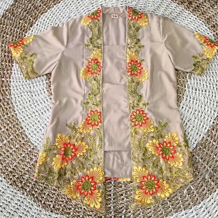 

✨LARIS✨ -Kebaya Kutu baru Bordir Ananta - Salem, M