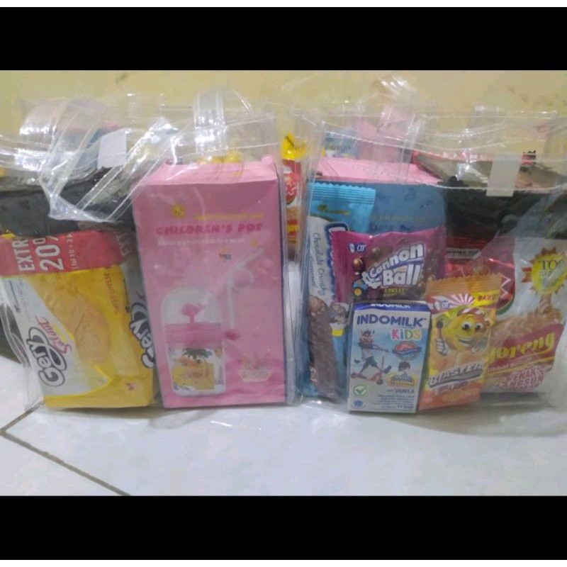 

Goodye Bag Mika full Polos Parcel Idul Fitri 20x10x20 (0,20)