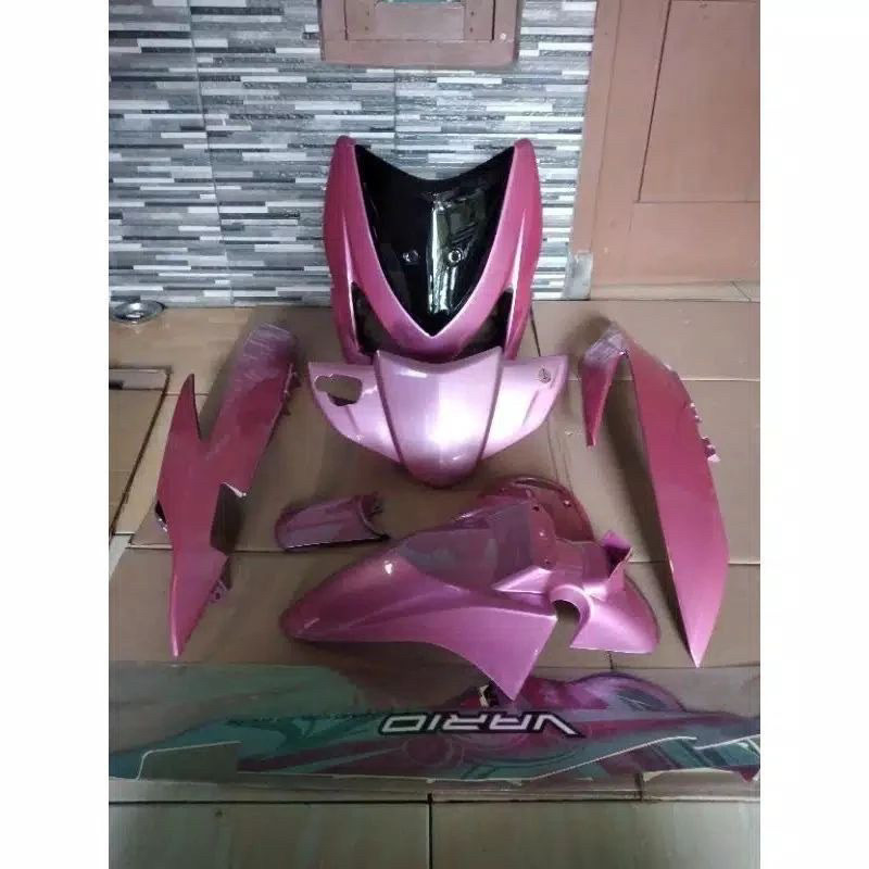 Cover full set body halus vario 110 karbu cw warna pink .