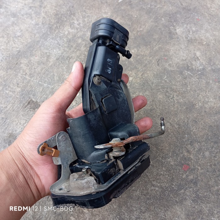 

Doorlock door lock + actuator pintu belakang KIRI L Suzuki escudo 2.0 2.5 XL7 copotan