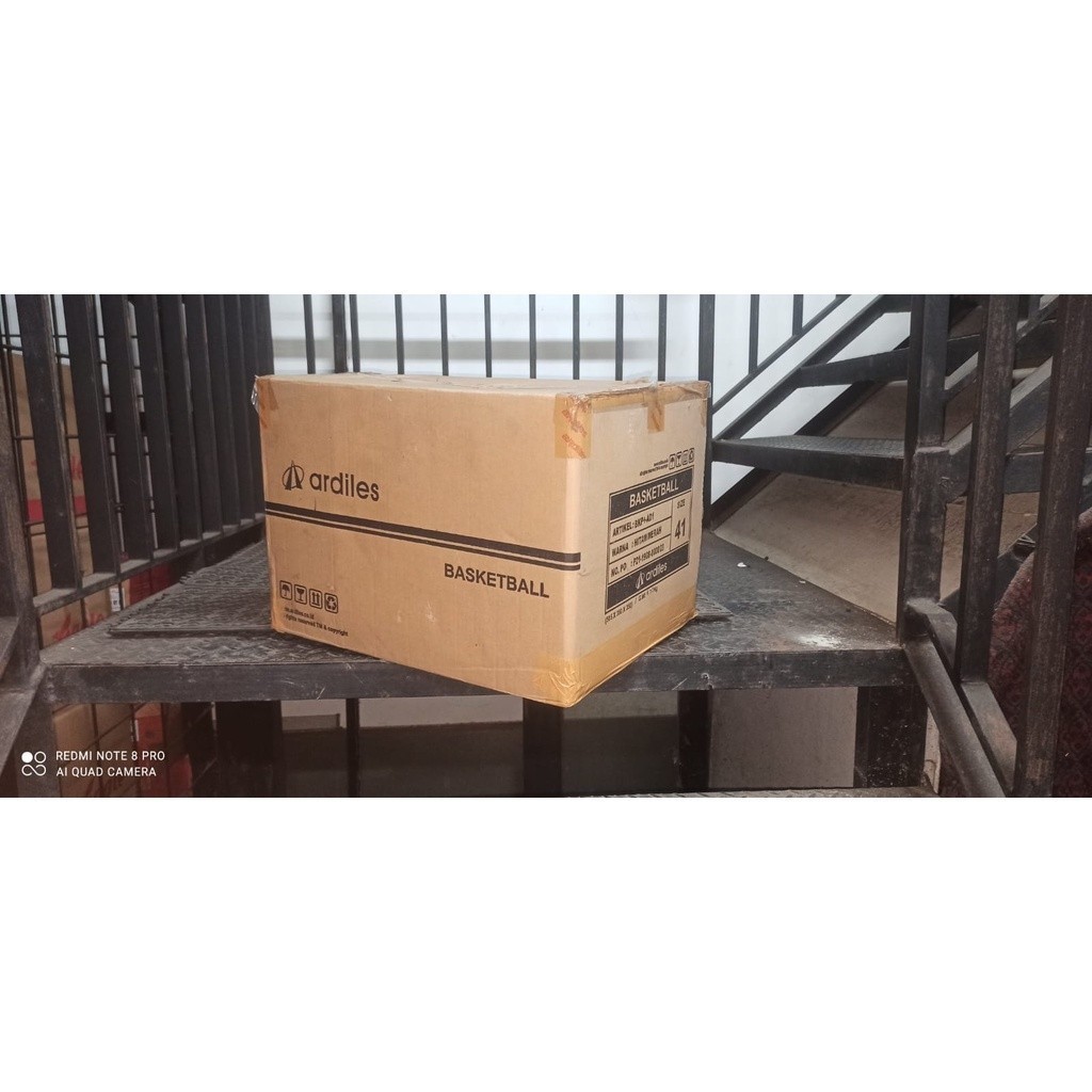 

DUS KARDUS TEBAL BEKAS SEPATU KONDISI BAGUS UKURAN SEDANG MURAH