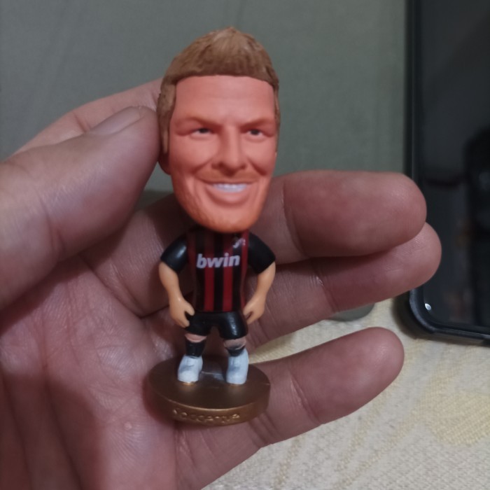 KY562 Beckham Milan Soccerwe figure