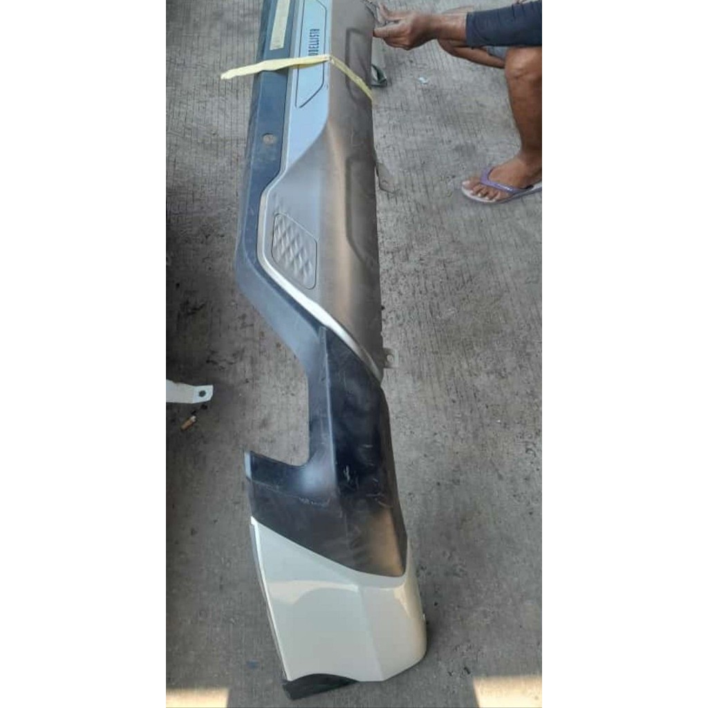 Bodykit modelista innova zenix