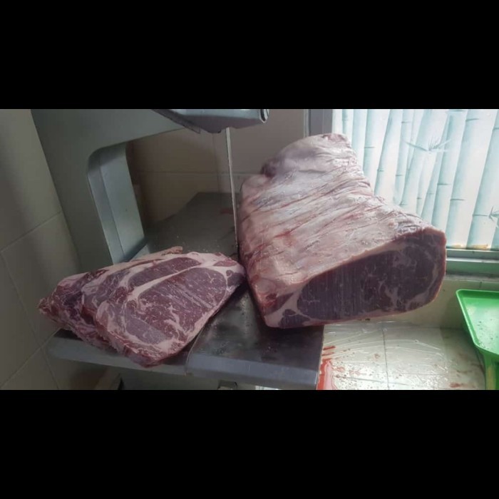 

Wagyu Sirloin 200gr Mb 2+ kemasan 1kg