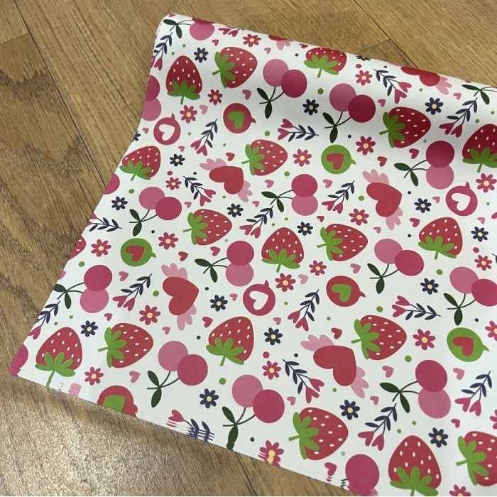 

Kertas kado stroberi love