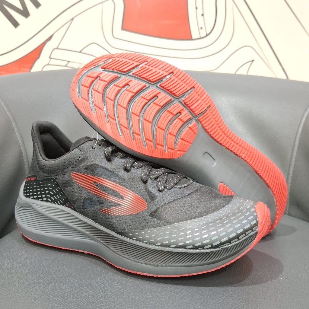 910 NINETEN SEPATU RUNNING HAZE 1.5 HITAM ABU MERAH