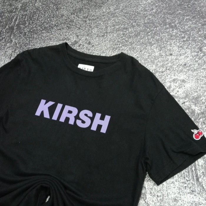 T-shirt kirsh small logo Hitam