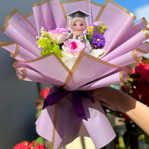 Buket bunga+trophy wisuda cowok cewek|hadiah wisuda|buket murah