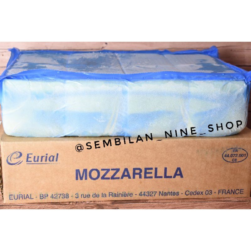 

Eurial Keju MOZZARELLA Cheese 2,5 KG Mozzarela Mozarella Mozarela