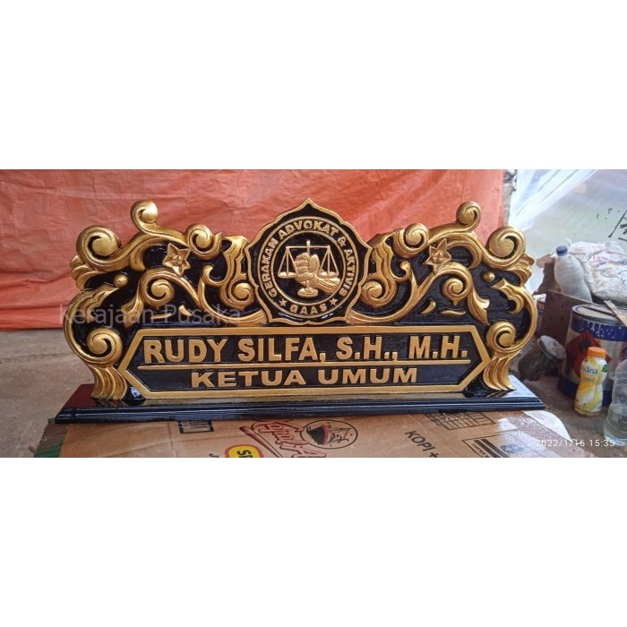 

PAPAN NAMA + PAPAN NAMA MEJA KERJA + KAYU UKIR / JATI KP343