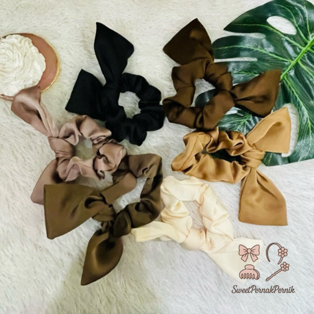 

Karet Rambut Scrunchies Satin Pita