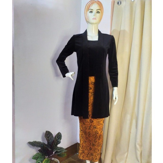 

✨LARIS✨ -Kebaya beludru Kartini / baju Kartini / kebaya kutubaru - M