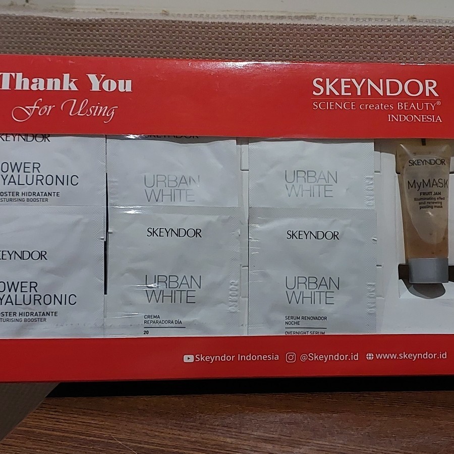 Skeyndor Power Hyaluronic & Skeyndor Urban White Trial Size Set 7pcs