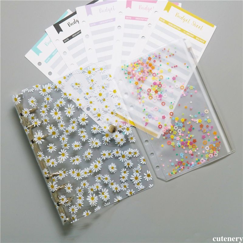 

Buku Rekening Tangan PVC Cangkang Lunak Daisy Buku Catatan A5/A6 Binder Transparan