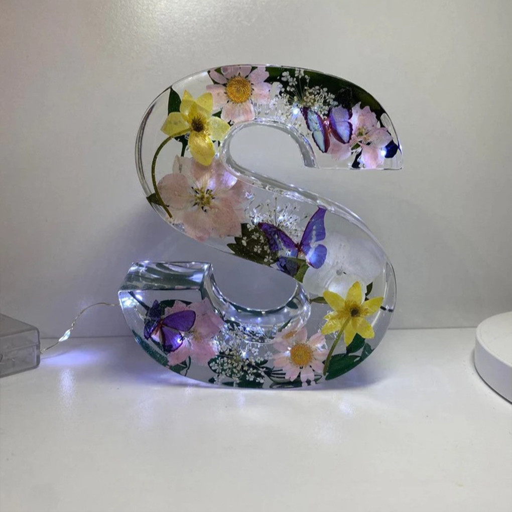 Floral Letter Night Lights Decorative Resin Lamp with Initial Letter & Dry Flower Creative Table Lig