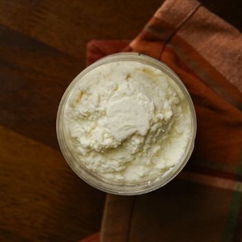 

Falik Farm Yoghurt Goat Greek Plain 350gram|Greek Yoghurt|Yoghurt Kambing|