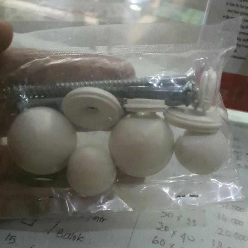 SKRUP SEKRUP TUTUP BAUT CLOSET DUDUK MONOBLOK OTOMATIS / SIRAM warna putih tulang