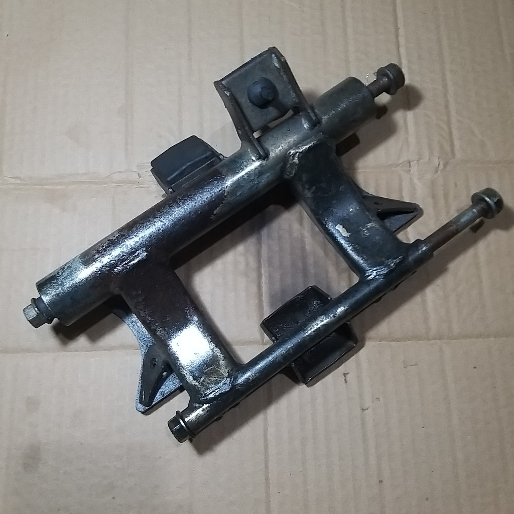 Termurah - Engine mounting pangkong mesin ayunan mesin honda beat fi spacy fi Scoopy fi 2014 origina